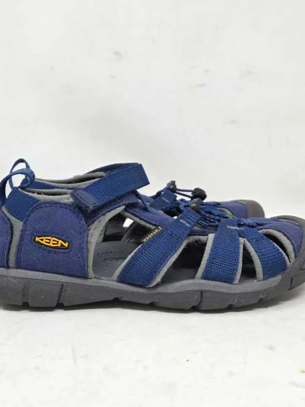 Big kids 3 KEEN Seacamp II CNX washable closed toe hiking sandals